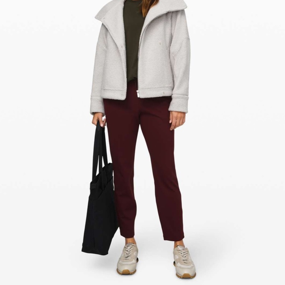 Lululemon | On The Fly Pant 28” | Size 6 | Cassis Garnet